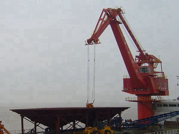 福建泉州船用甲板吊厂家 多设备协同作业提升港口产能