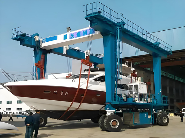 游艇轮胎吊在沙滩作业稳定性究竟如何